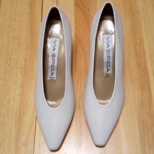 From Anita's Closet Via Spiga, Size 5.5B, White Heels. Never Worn.